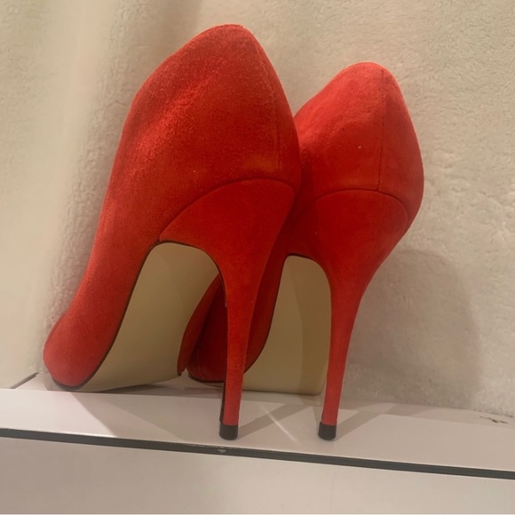 Guess Ondrea red suede ankle toe boot size 8 - Picture 16 of 16